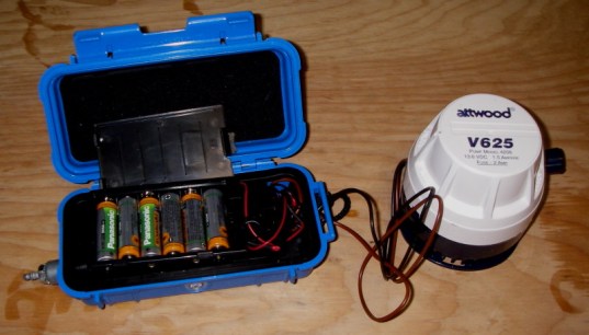 My first generation electric kayak pump. The grey metal nozzle on the left side of the battery case is a pneumatic switch, activated through a hose by an air button.