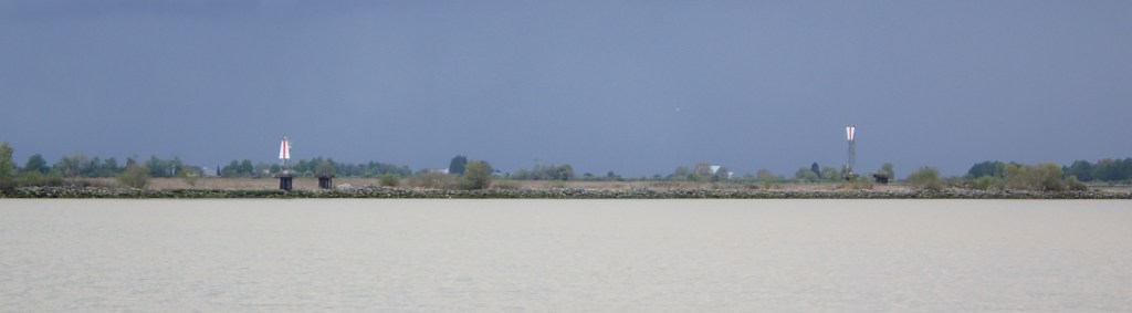 A photo of two navigation ranges, showing their appearance in real life.